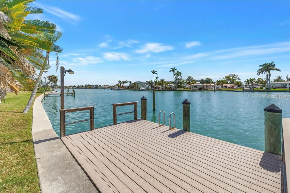 507 PLAZA SEVILLE COURT #15 St Petersburg, FL 33706