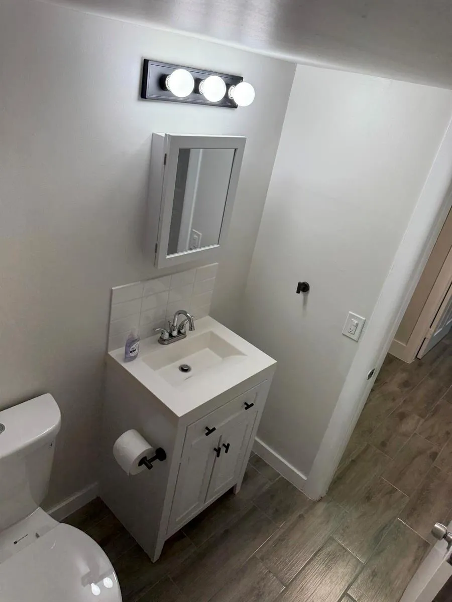 1500 Crescent Circle #B211 Lake Park, FL 33403