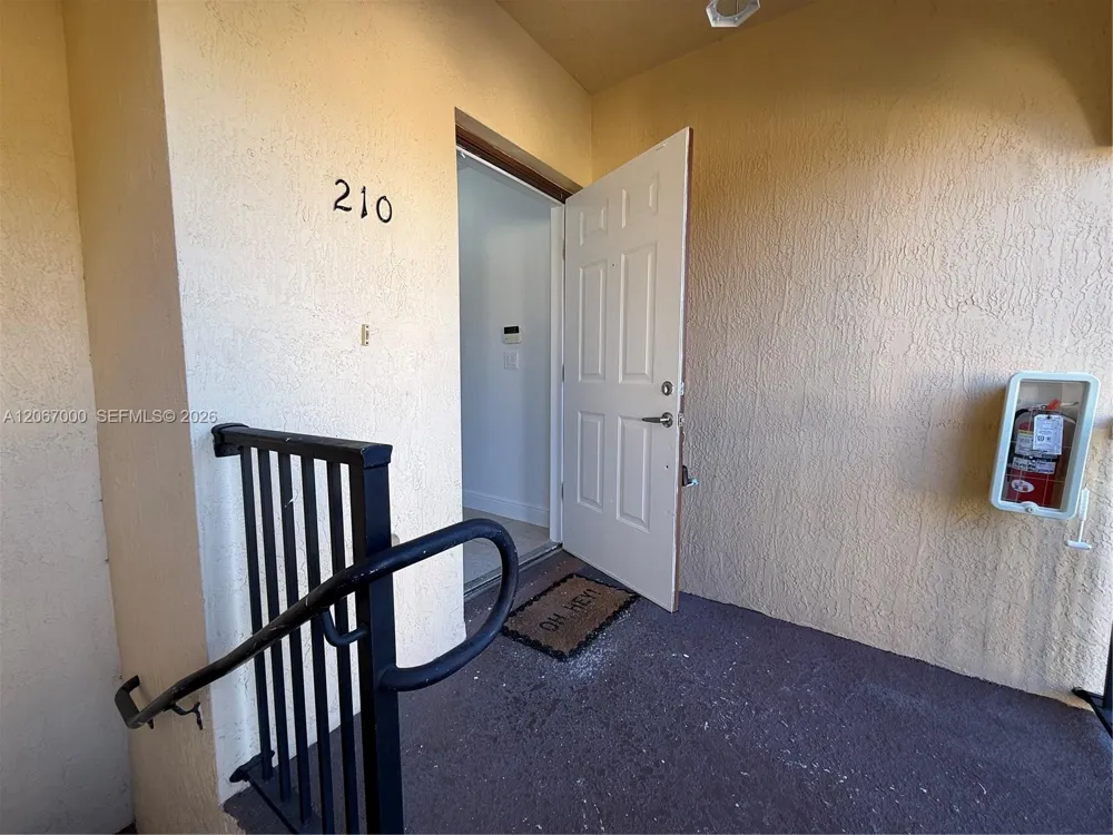 3360 NE 14th Dr #210-30 Homestead, FL 33033