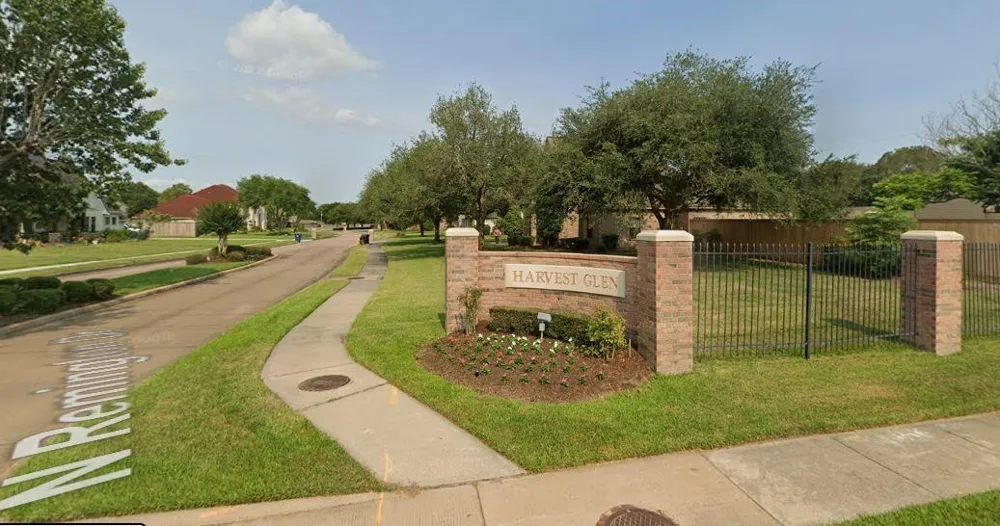 17 Harvest Glen Drive Angleton, TX 77515