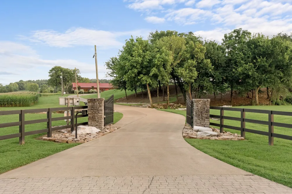 2942 Newman Rd Ardmore, TN 38449