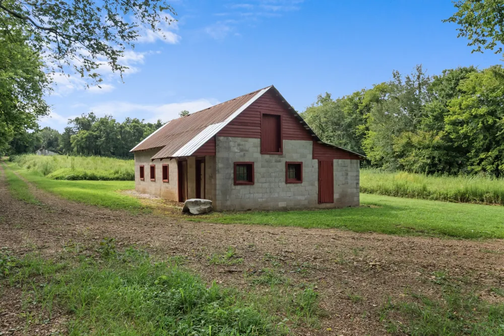 2942 Newman Rd Ardmore, TN 38449