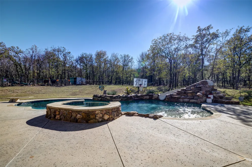9199 Farm to Market 1810 Chico, TX 76431