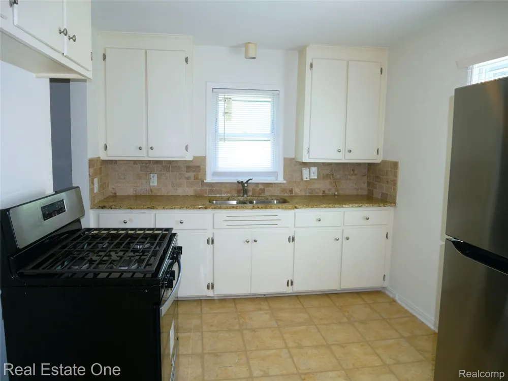3876 GREENFIELD ROAD Berkley City, MI 48072
