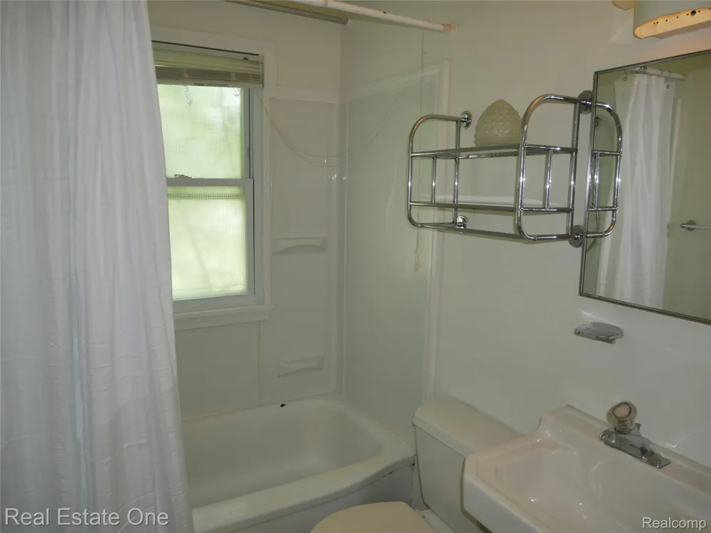 3876 GREENFIELD ROAD Berkley City, MI 48072