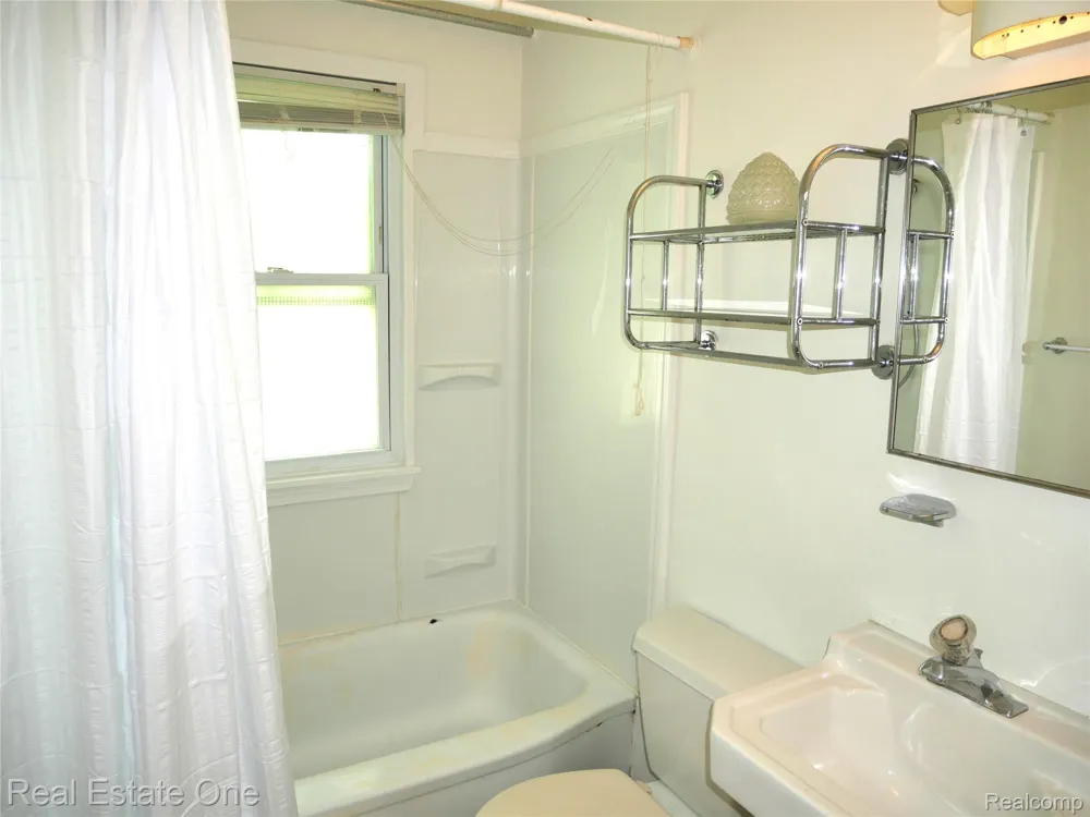 3876 GREENFIELD ROAD Berkley City, MI 48072