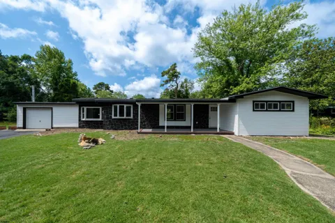 5904 Clover Leaf Dr