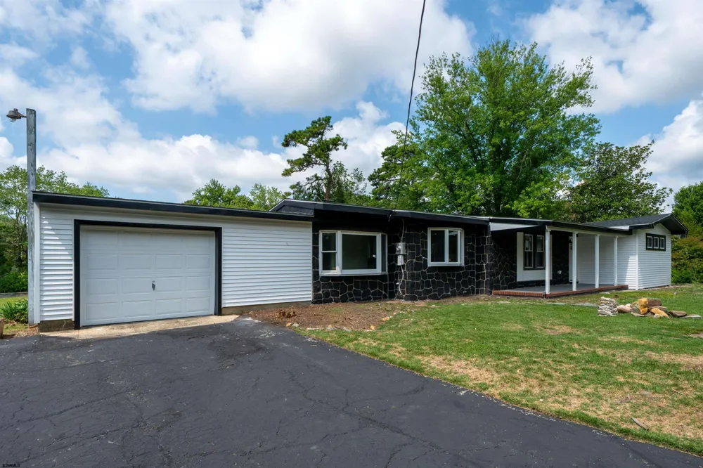 5904 Clover Leaf Dr Mays Landing, NJ 08330