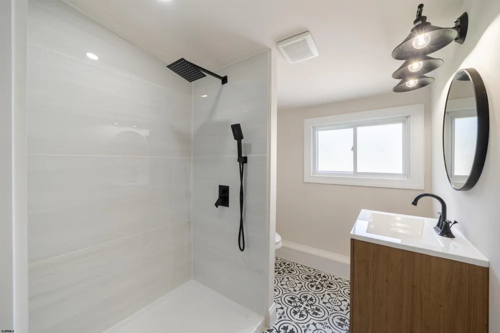 5904 Clover Leaf Dr Mays Landing, NJ 08330