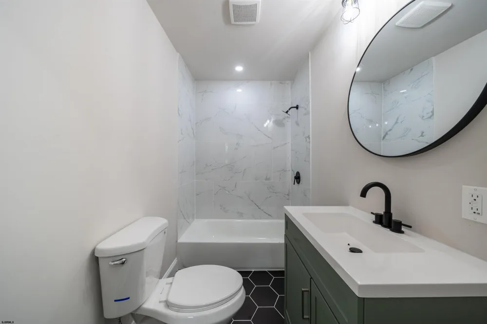 5904 Clover Leaf Dr Mays Landing, NJ 08330