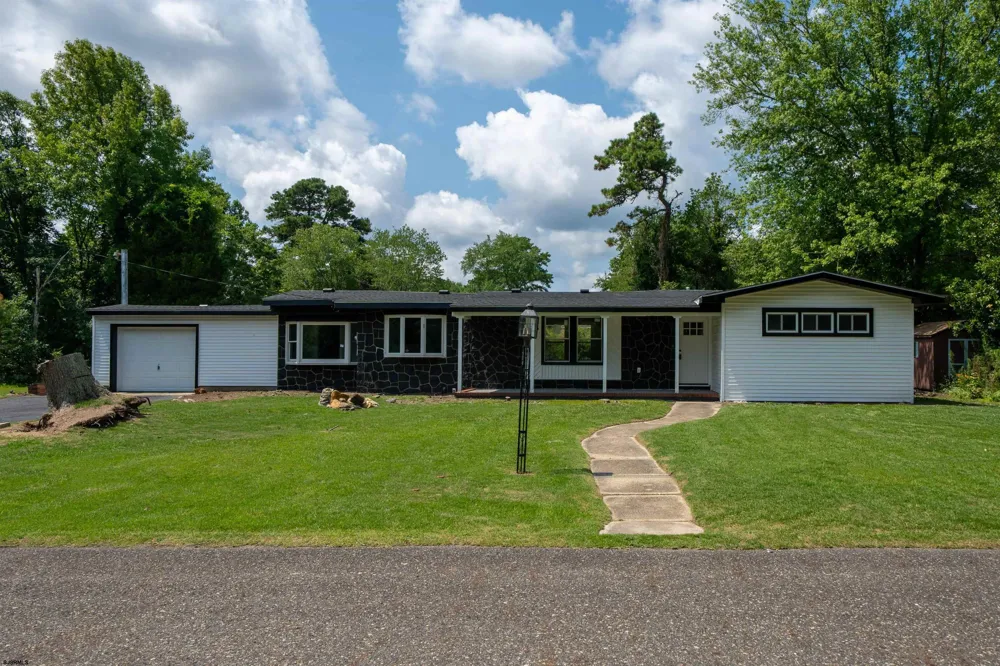 5904 Clover Leaf Dr Mays Landing, NJ 08330