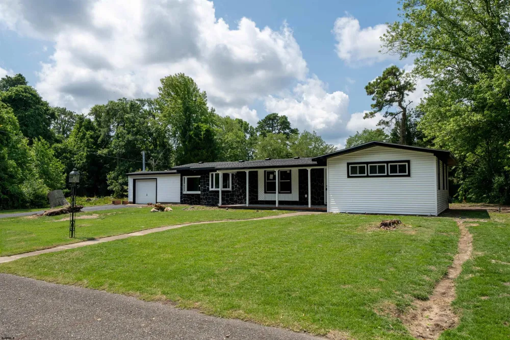5904 Clover Leaf Dr Mays Landing, NJ 08330