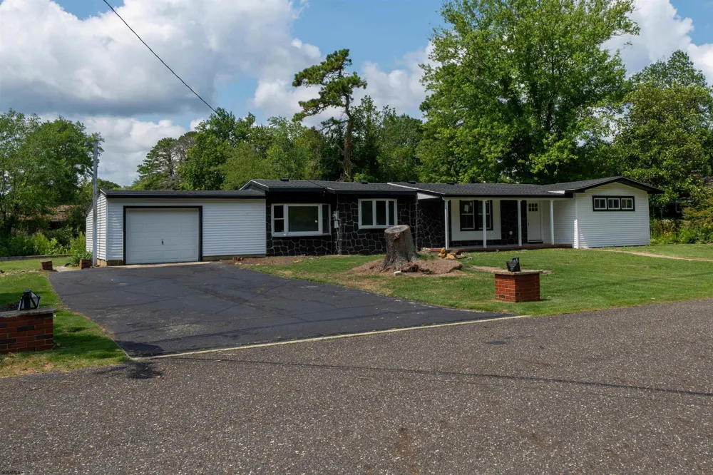 5904 Clover Leaf Dr Mays Landing, NJ 08330