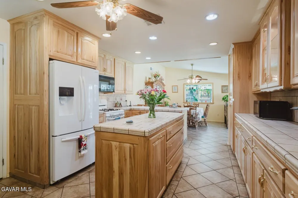 6314 Almond Valley Way Quartz Hill, CA 93536