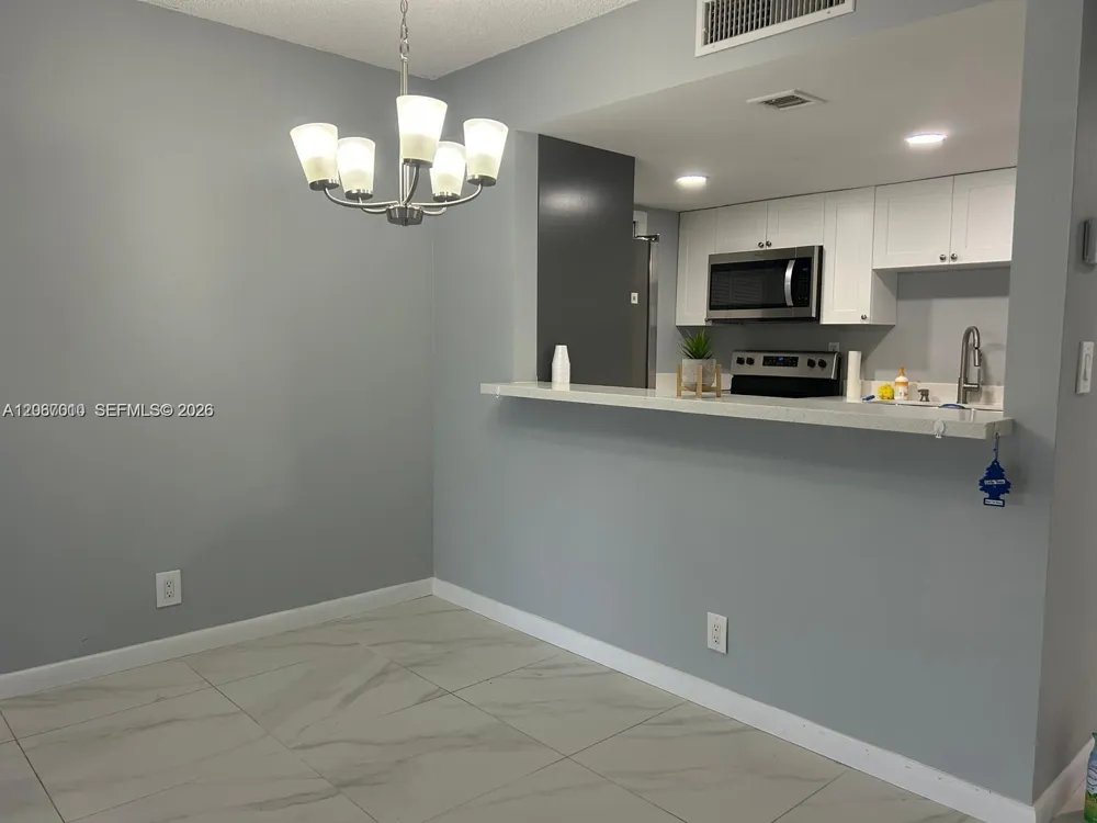 230 Lakeview Dr #209 Weston, FL 33326
