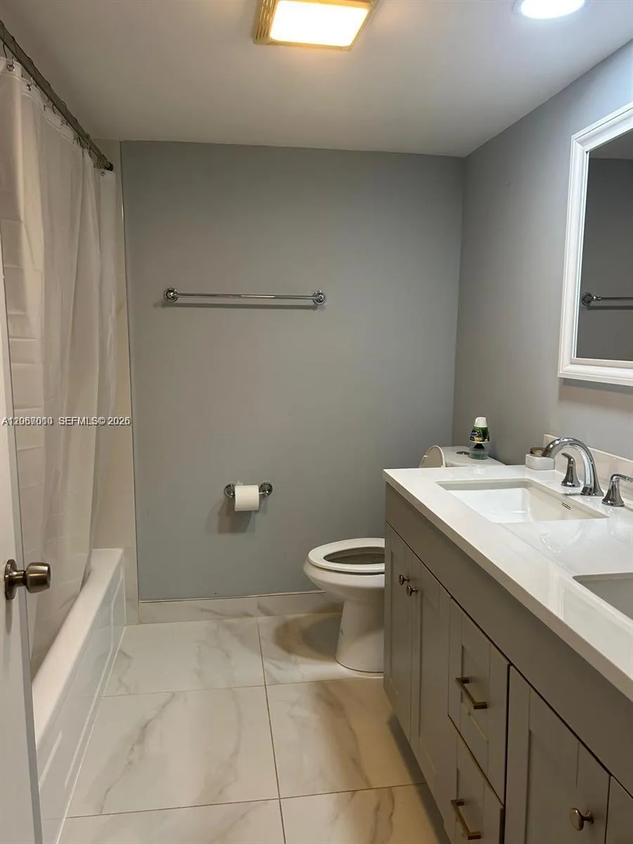 230 Lakeview Dr #209 Weston, FL 33326