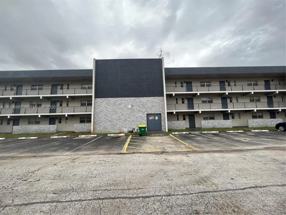 8020 Fairview Dr #107 Tamarac, FL 33321