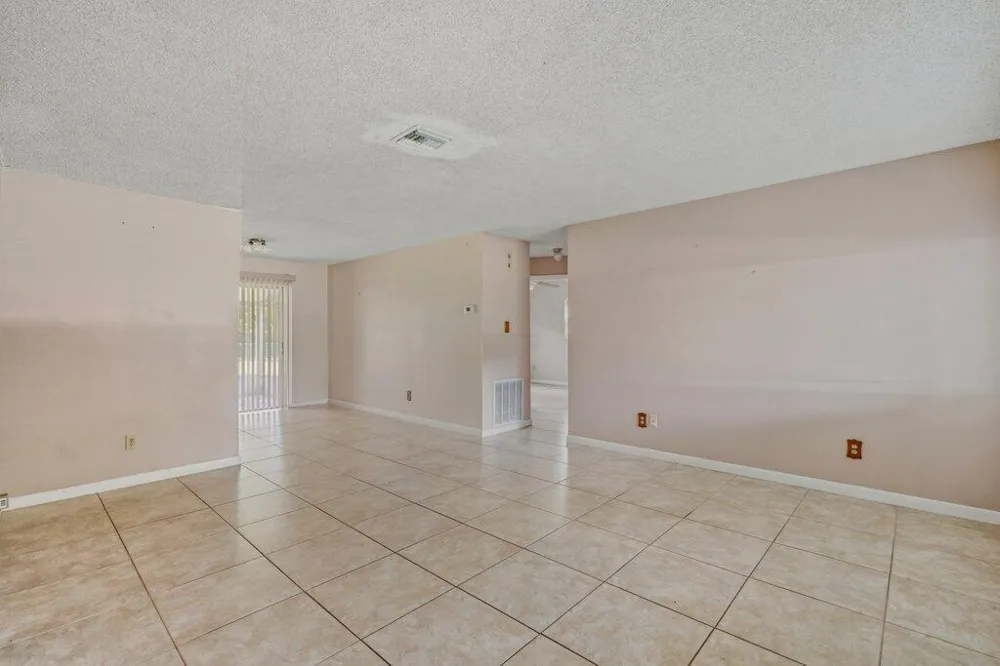 2907 Sherwood Lane Fort Pierce, FL 34982
