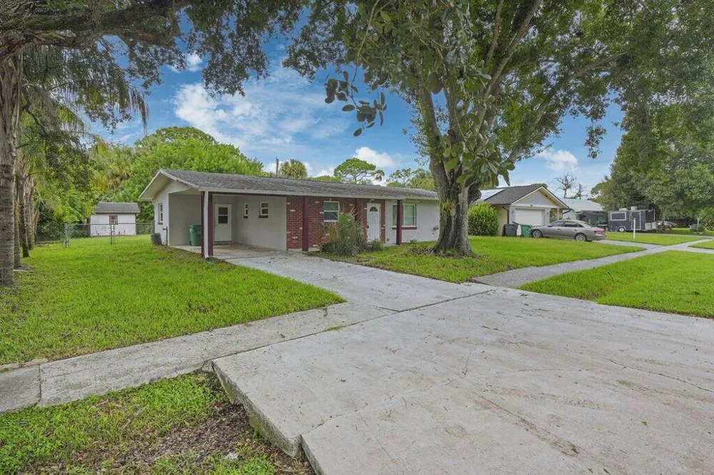 2907 Sherwood Lane Fort Pierce, FL 34982