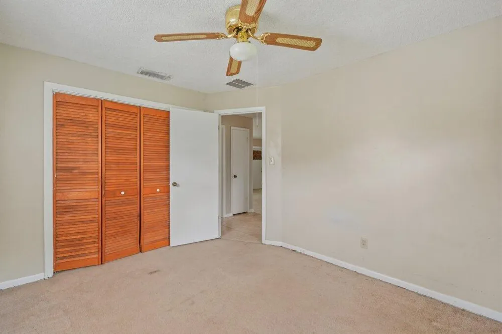 2907 Sherwood Lane Fort Pierce, FL 34982