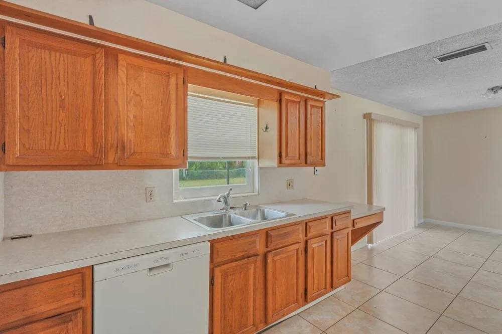 2907 Sherwood Lane Fort Pierce, FL 34982