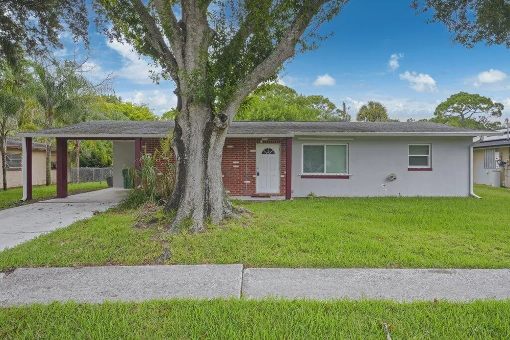 2907 Sherwood Lane Fort Pierce, FL 34982