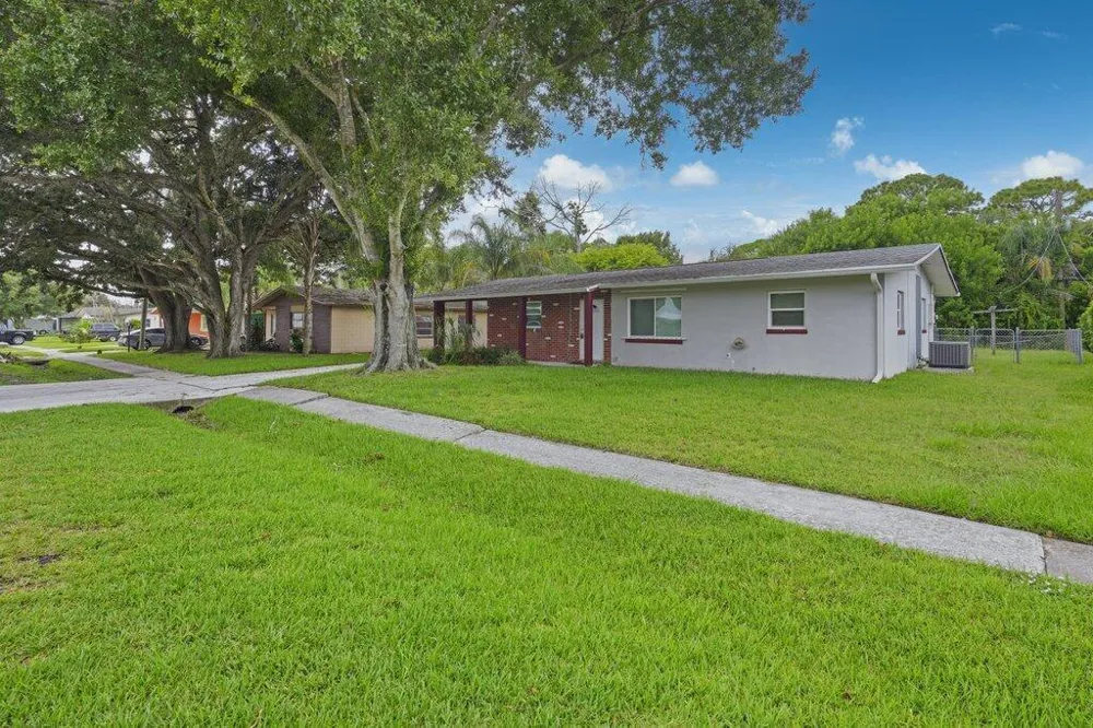 2907 Sherwood Lane Fort Pierce, FL 34982