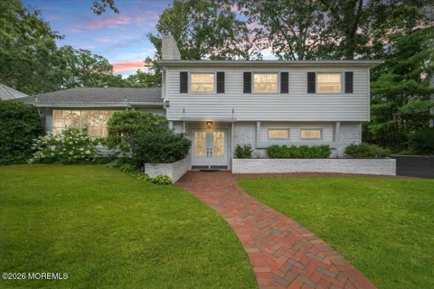 627 S Riverside Drive