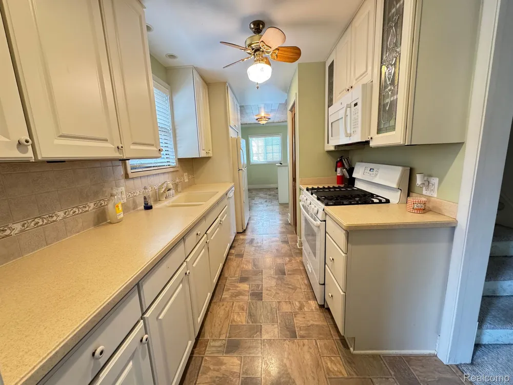 820 WINCHESTER AVENUE Lincoln Park City, MI 48146