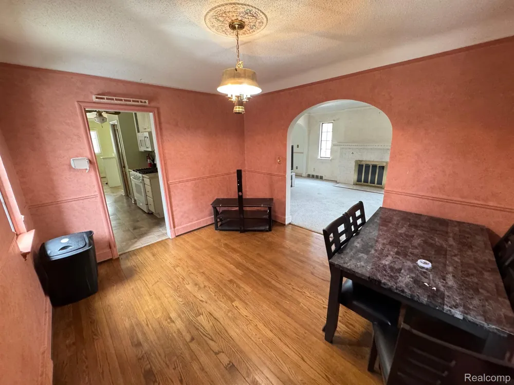820 WINCHESTER AVENUE Lincoln Park City, MI 48146