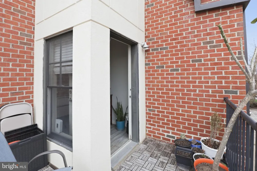 181 E REED AVENUE #304 Alexandria, VA 22305