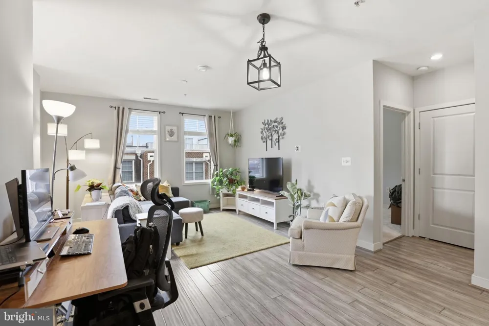 181 E REED AVENUE #304 Alexandria, VA 22305