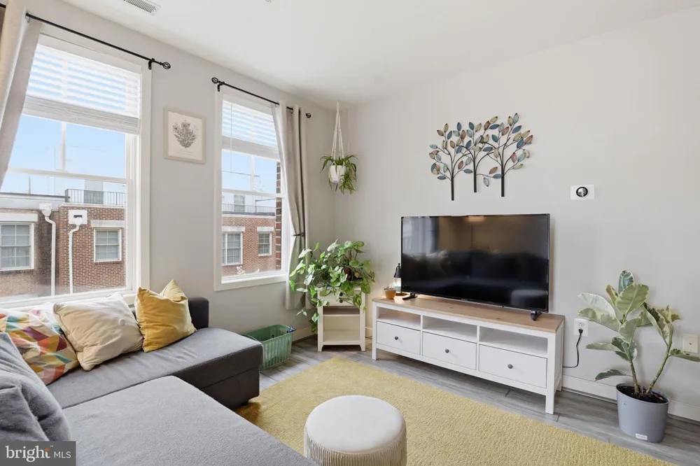 181 E REED AVENUE #304 Alexandria, VA 22305