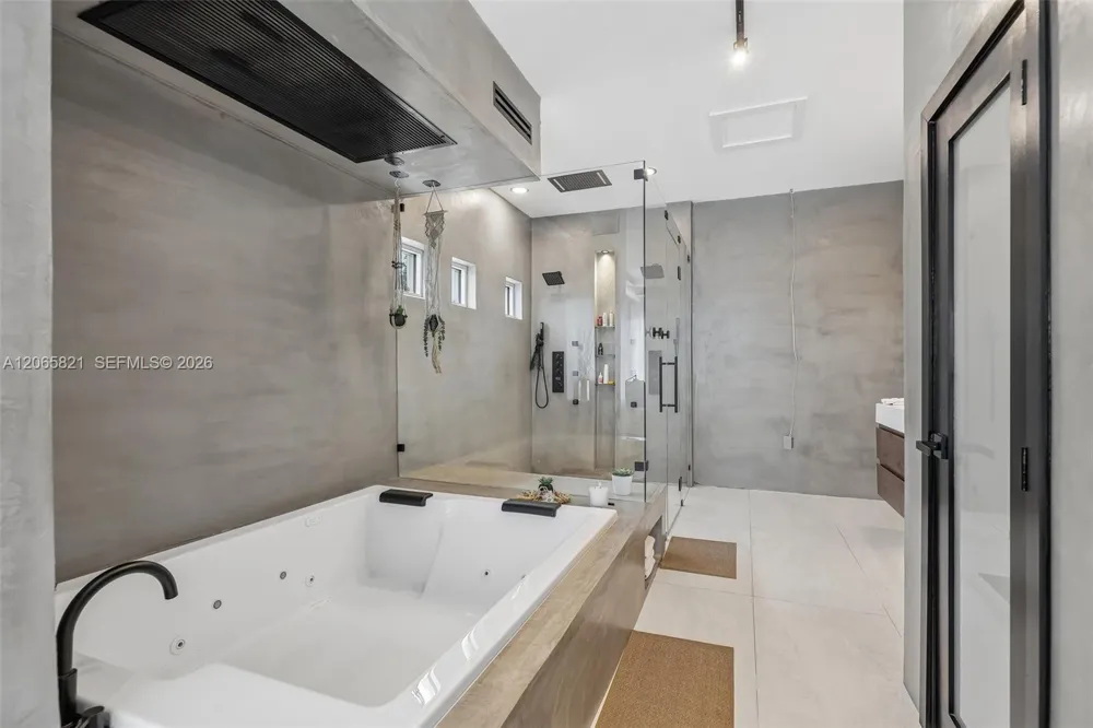 16581 NW 84th Ave Miami Lakes, FL 33016