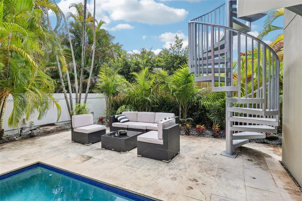 16581 NW 84th Ave Miami Lakes, FL 33016