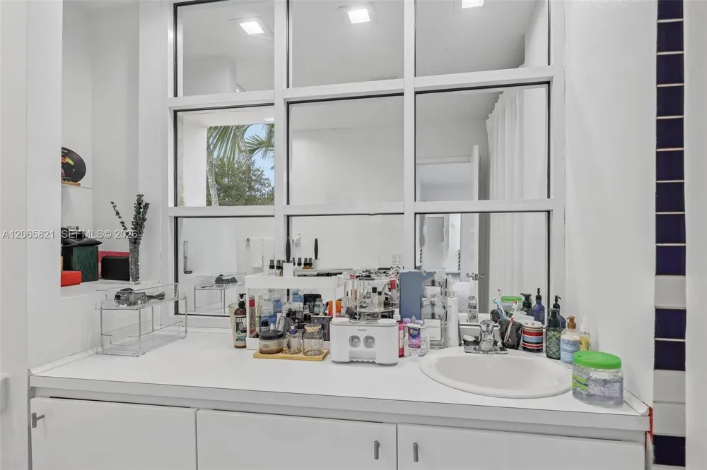 16581 NW 84th Ave Miami Lakes, FL 33016