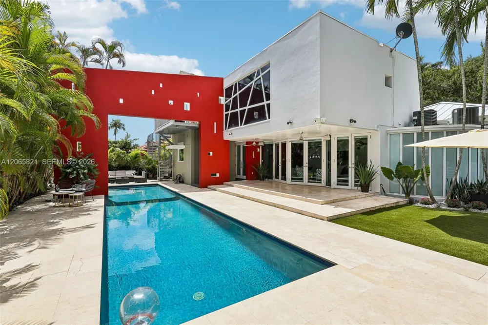 16581 NW 84th Ave Miami Lakes, FL 33016