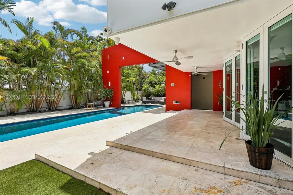 16581 NW 84th Ave Miami Lakes, FL 33016