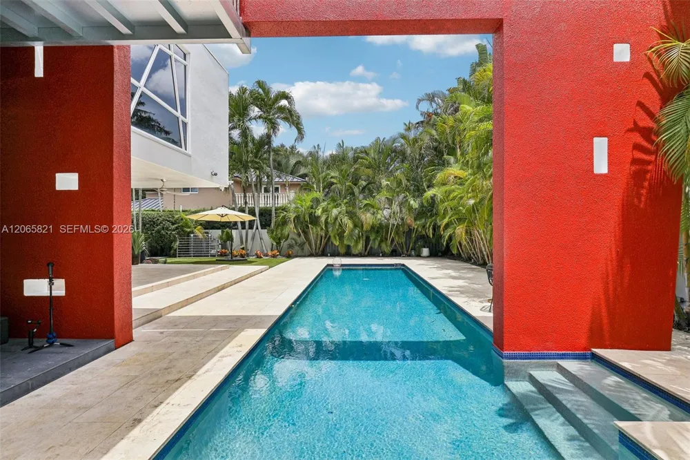 16581 NW 84th Ave Miami Lakes, FL 33016