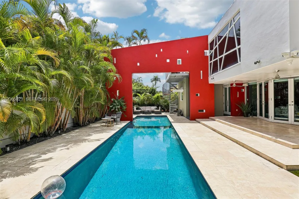 16581 NW 84th Ave Miami Lakes, FL 33016