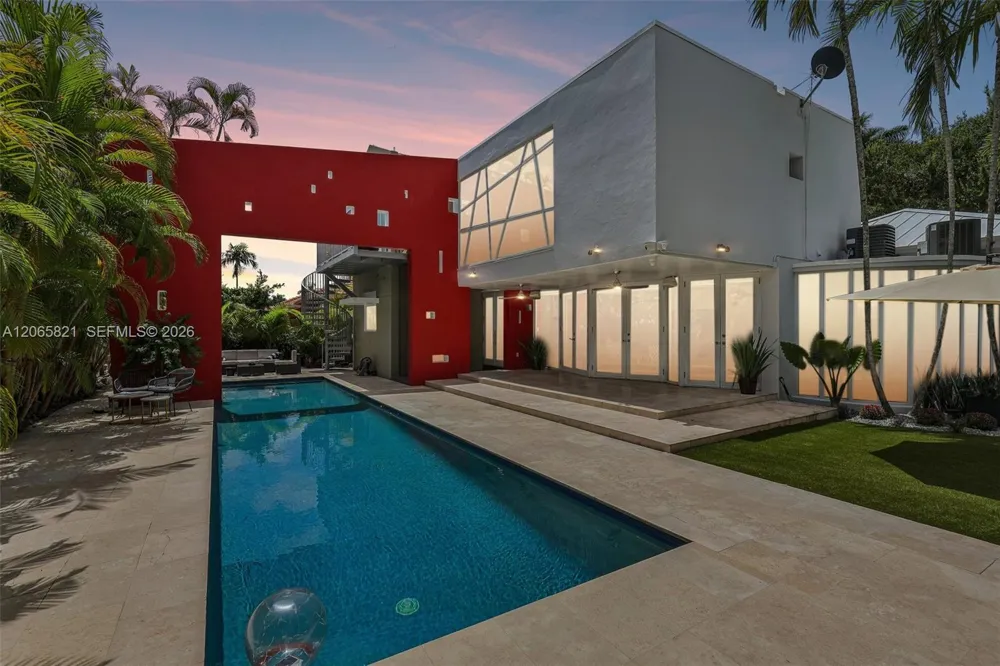 16581 NW 84th Ave Miami Lakes, FL 33016