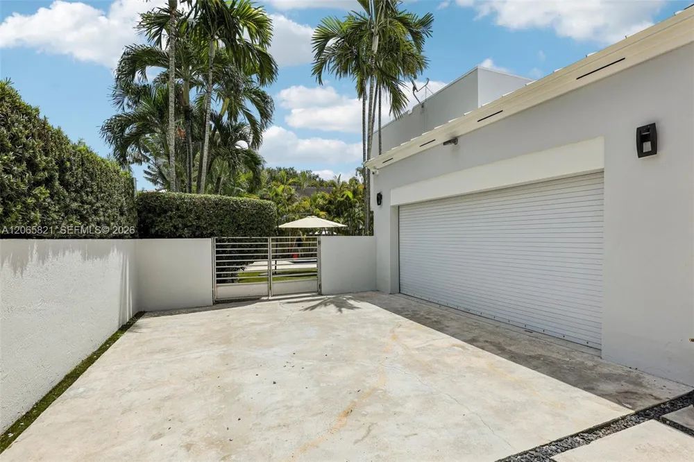 16581 NW 84th Ave Miami Lakes, FL 33016