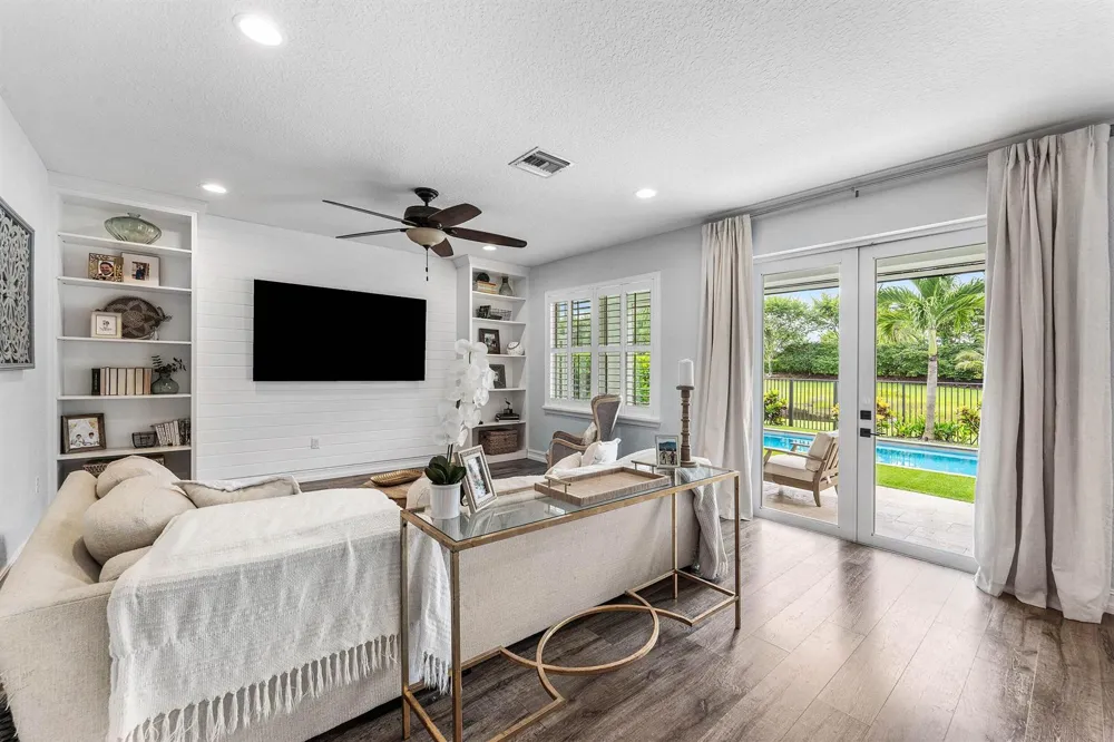 8421 CALABRIA LAKES DRIVE Boynton Beach, FL 33473