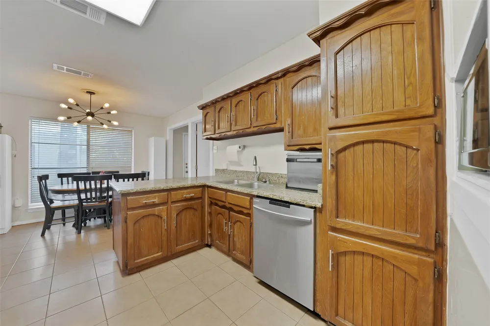 6905 Yorkston Street Watauga, TX 76148