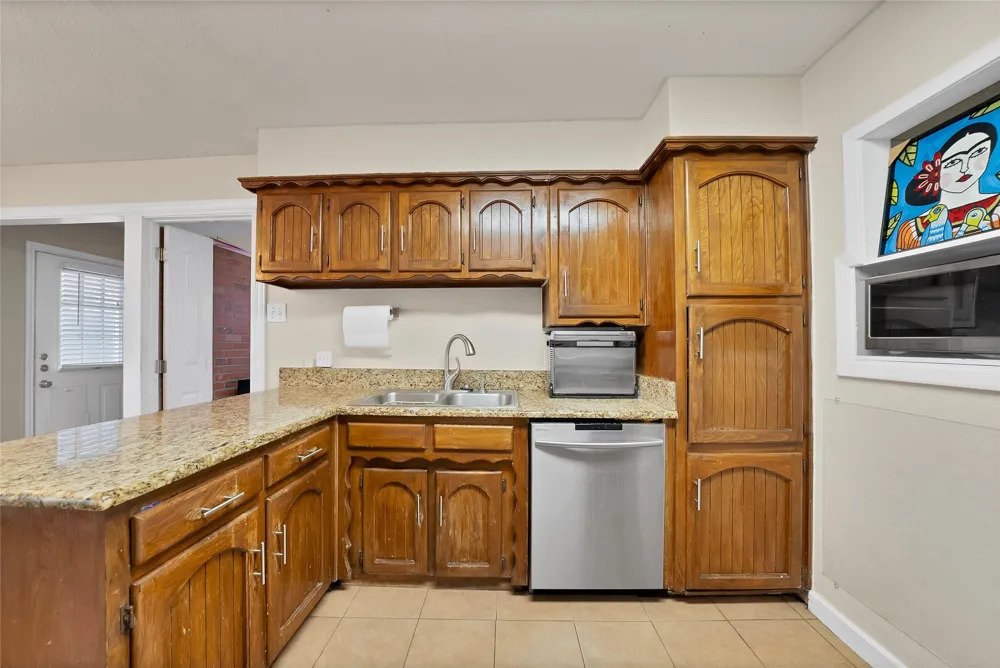 6905 Yorkston Street Watauga, TX 76148