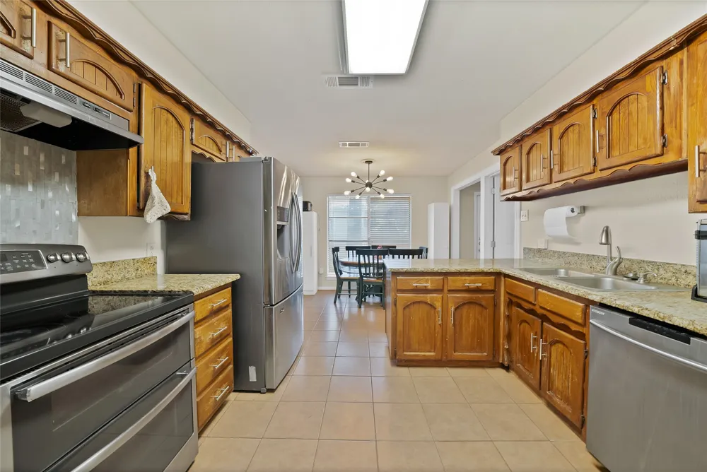 6905 Yorkston Street Watauga, TX 76148