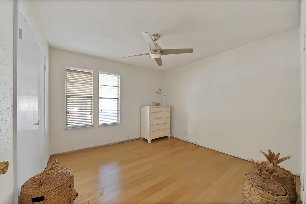 6905 Yorkston Street Watauga, TX 76148