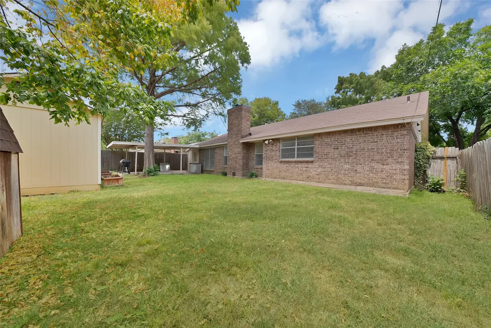 6905 Yorkston Street Watauga, TX 76148