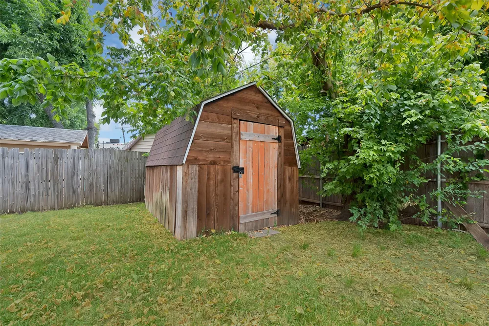 6905 Yorkston Street Watauga, TX 76148