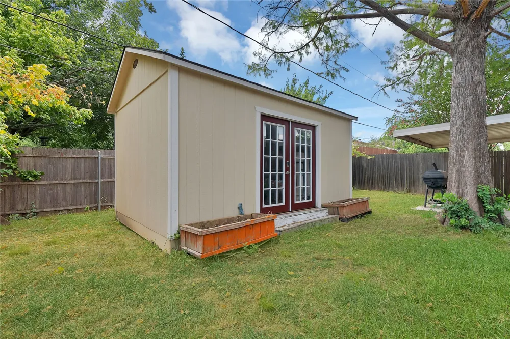 6905 Yorkston Street Watauga, TX 76148